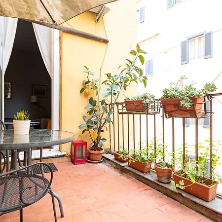 With Terrace By The Amazing Pantheon Appartamento Roma